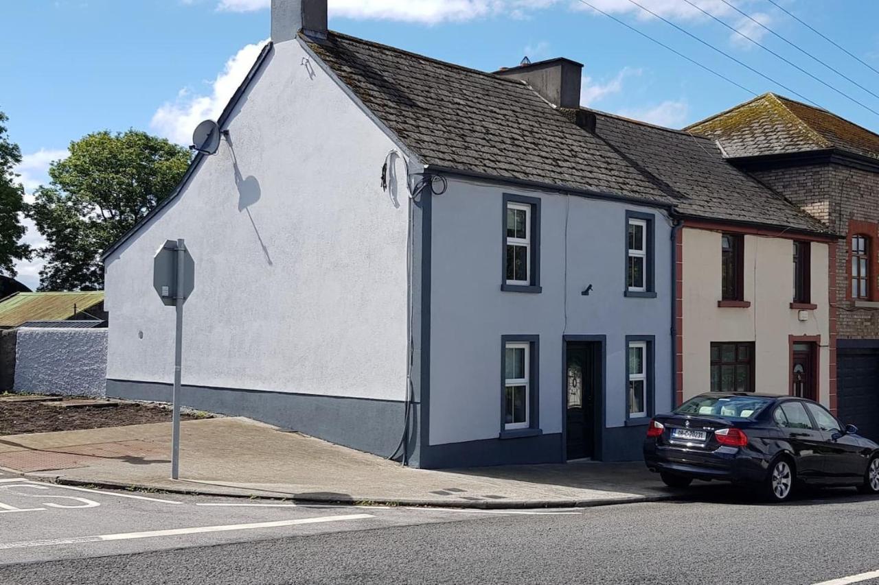Villa Cosy Townhouse On The Hill In Ireland à Banagher Extérieur photo