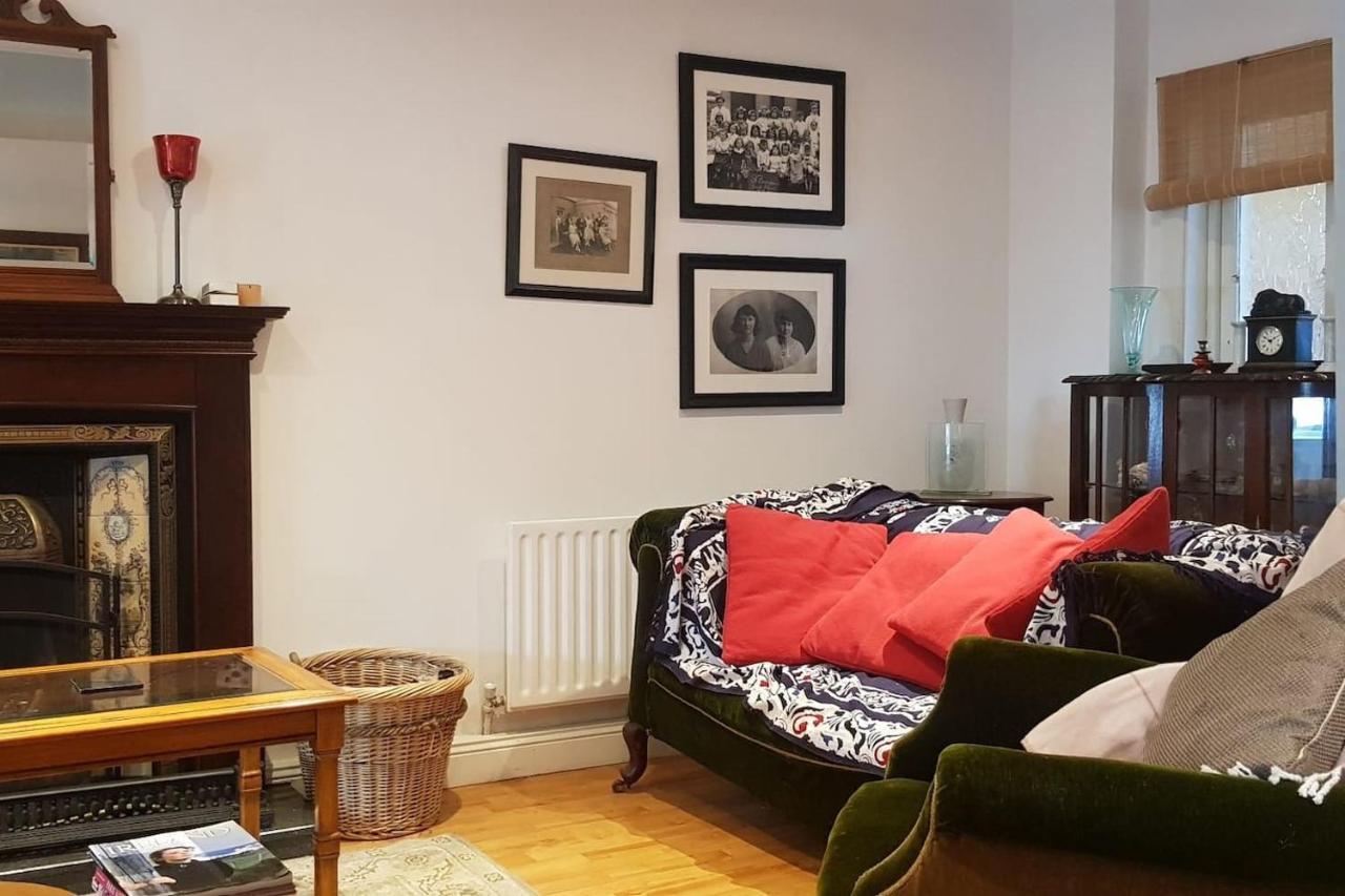 Villa Cosy Townhouse On The Hill In Ireland à Banagher Extérieur photo