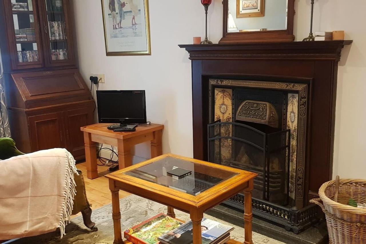 Villa Cosy Townhouse On The Hill In Ireland à Banagher Extérieur photo